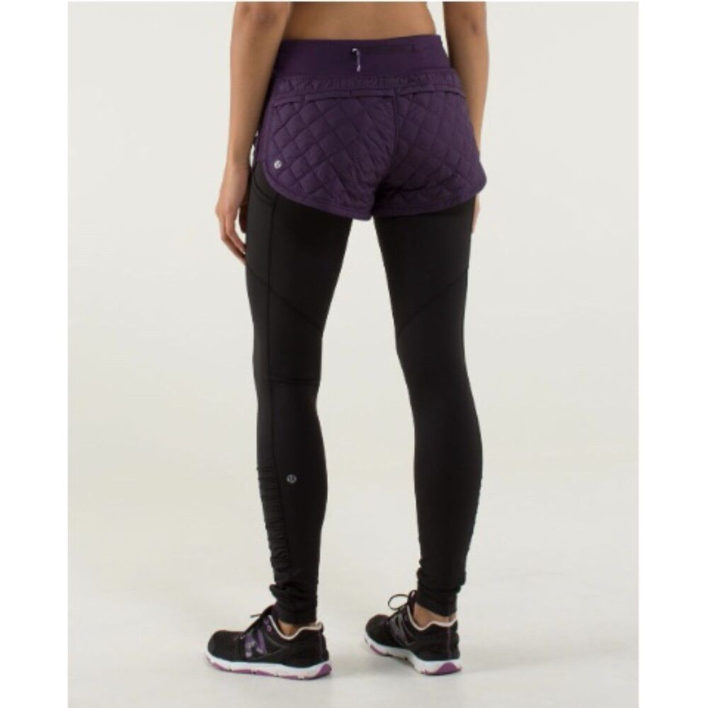 EUC LULULEMON Hot Cheeks Short in Deep Zinfandel Size 8